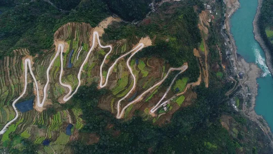 嘿！一起上路！踏上云南美麗公路！   怒江傳媒公司
