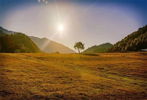 怒江會議旅游：初冬時(shí)分，沉醉于怒江的山光水色